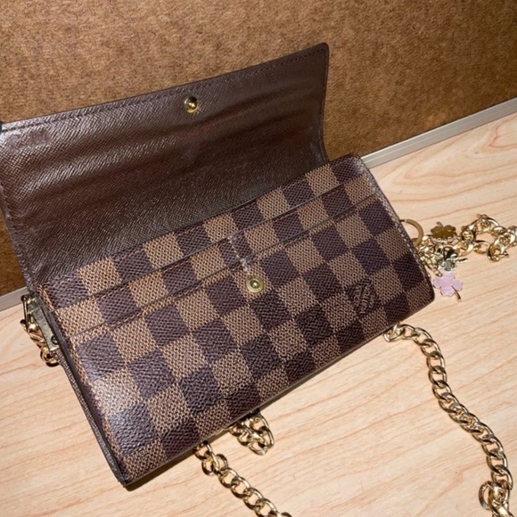 ✅AUTHENTIC DAMIER LONG WALLET ONCHAIN CROSSBODY - Picture 2 of 9